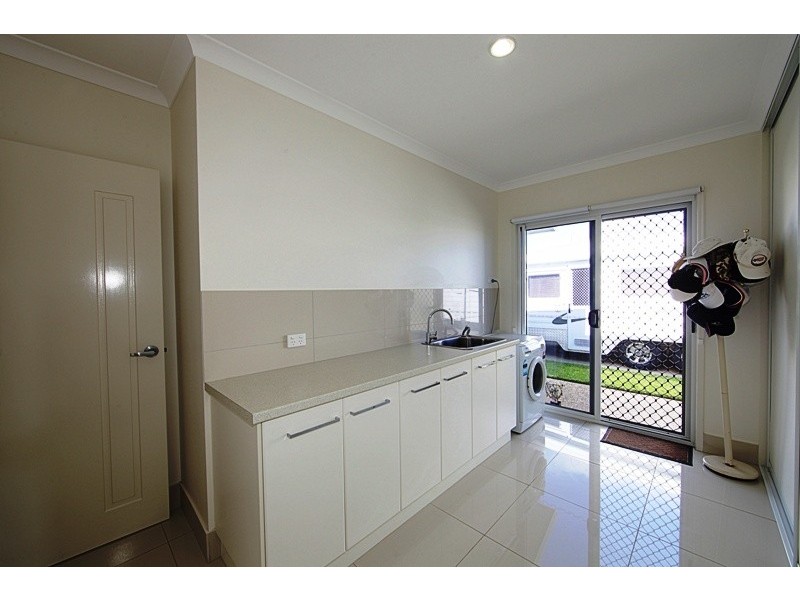 38 Bisdee Street, Coral Cove QLD 4670