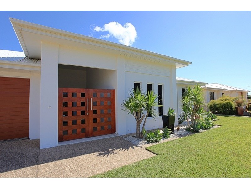 38 Bisdee Street, Coral Cove QLD 4670