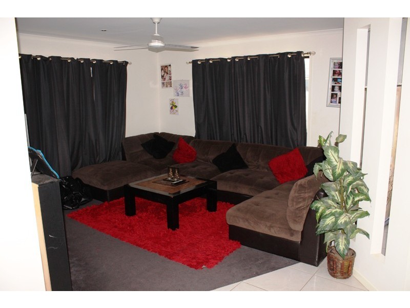 4 Linderberg Street, Kalkie QLD 4670