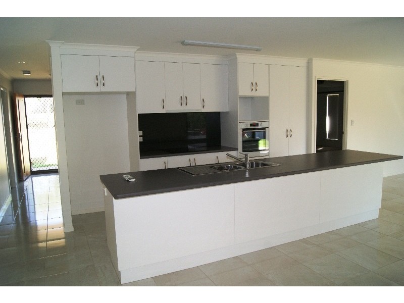 10 Green Avenue, Branyan QLD 4670