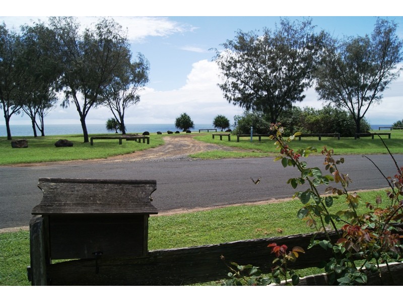 105 Barolin Esplanade, Coral Cove QLD 4670