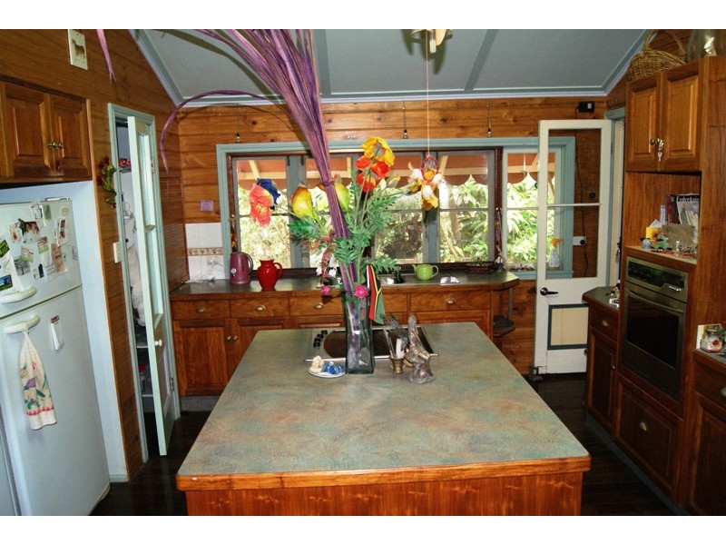 105 Barolin Esplanade, Coral Cove QLD 4670
