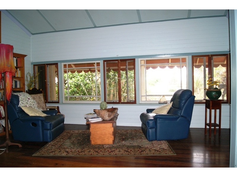 105 Barolin Esplanade, Coral Cove QLD 4670