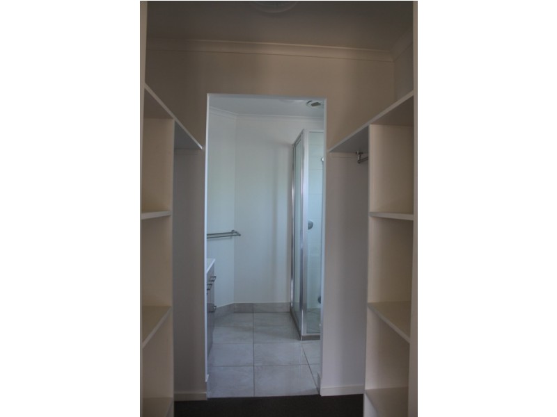 1/4 Neville Drive, Branyan QLD 4670