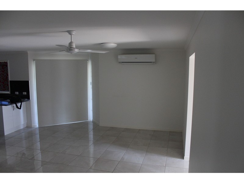 1/4 Neville Drive, Branyan QLD 4670
