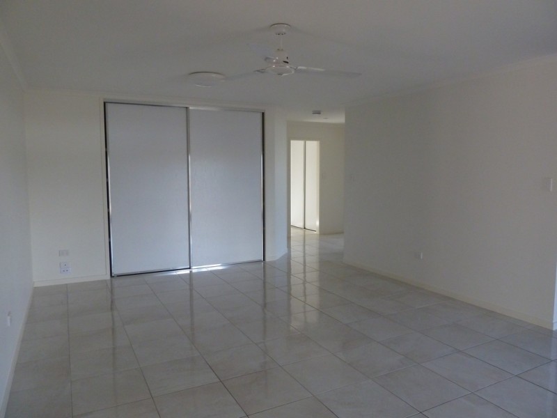 1/4 Neville Drive, Branyan QLD 4670