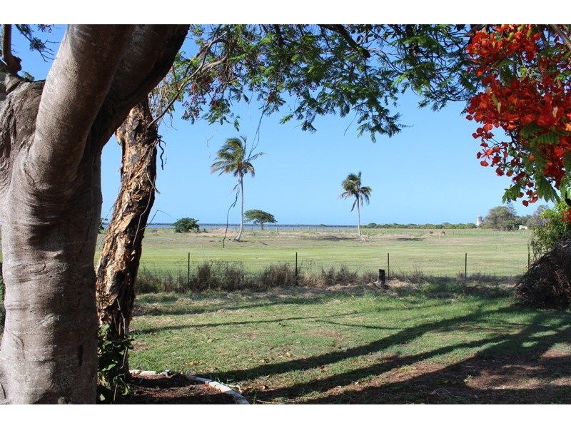 4 Somerville Street, Burnett Heads QLD 4670