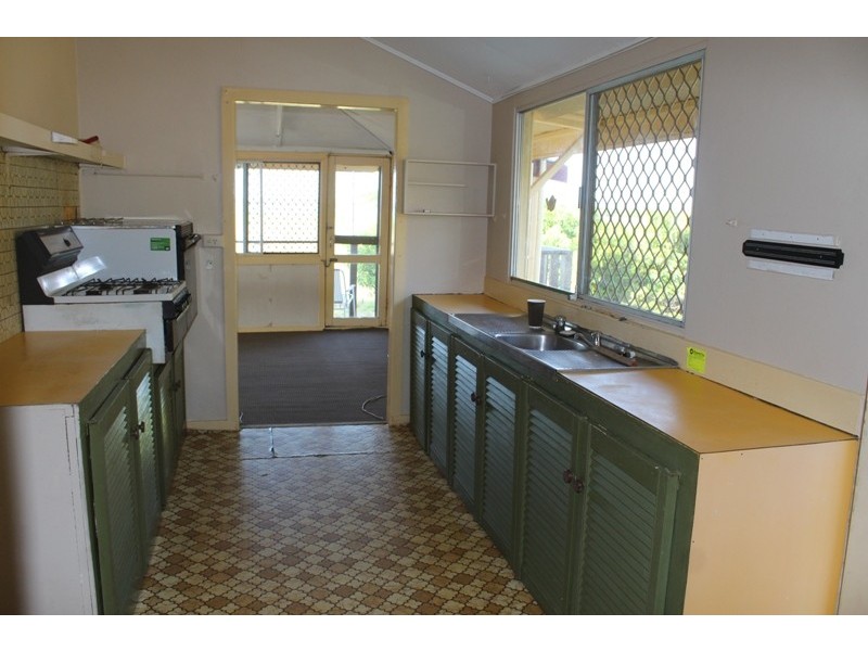 4 Somerville Street, Burnett Heads QLD 4670