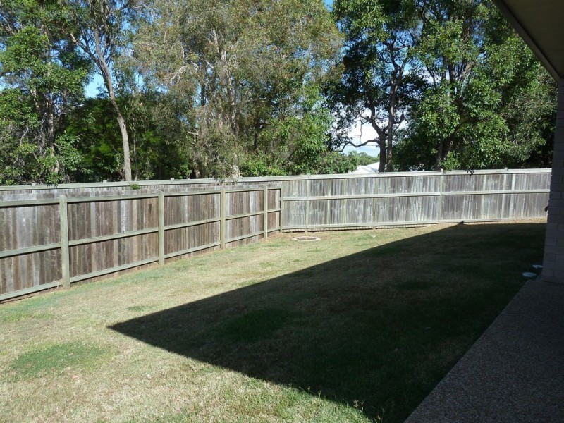 2/4 Neville Drive, Branyan QLD 4670