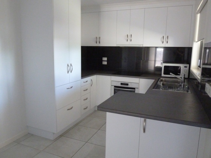 2/4 Neville Drive, Branyan QLD 4670