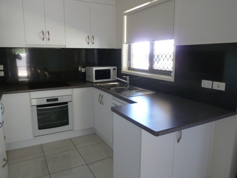 2/4 Neville Drive, Branyan QLD 4670