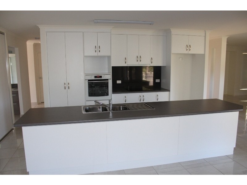 6 GREEN AVENUE, Branyan QLD 4670