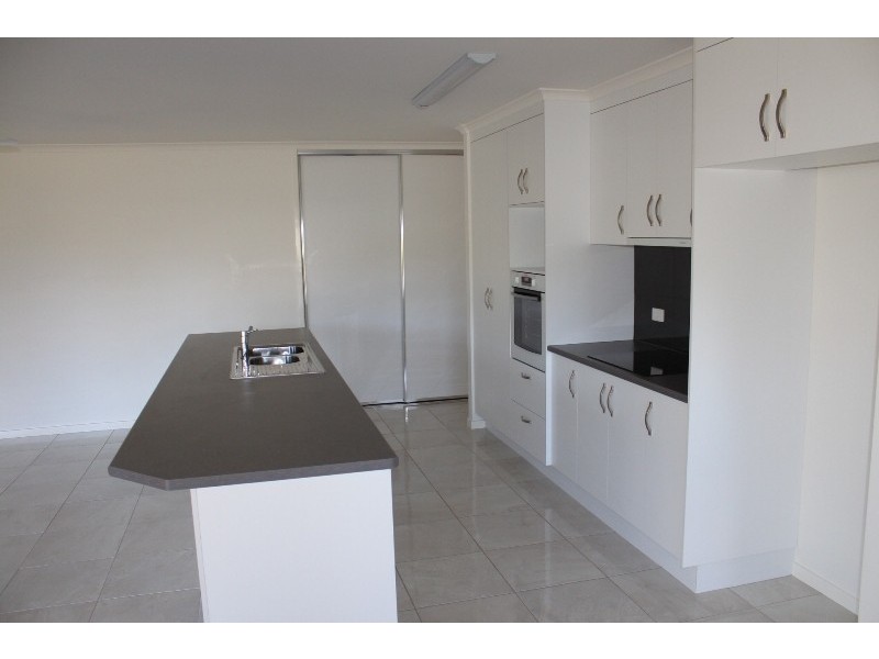 6 GREEN AVENUE, Branyan QLD 4670