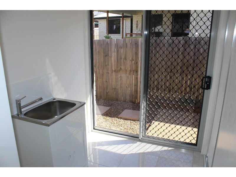 6 GREEN AVENUE, Branyan QLD 4670