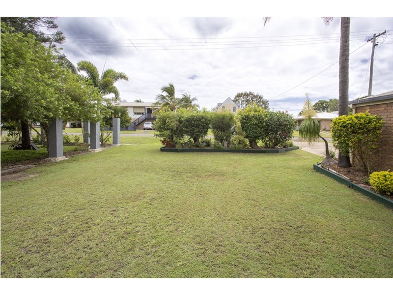 39 Wave Street, Burnett Heads QLD 4670