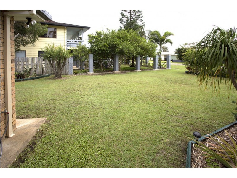 39 Wave Street, Burnett Heads QLD 4670