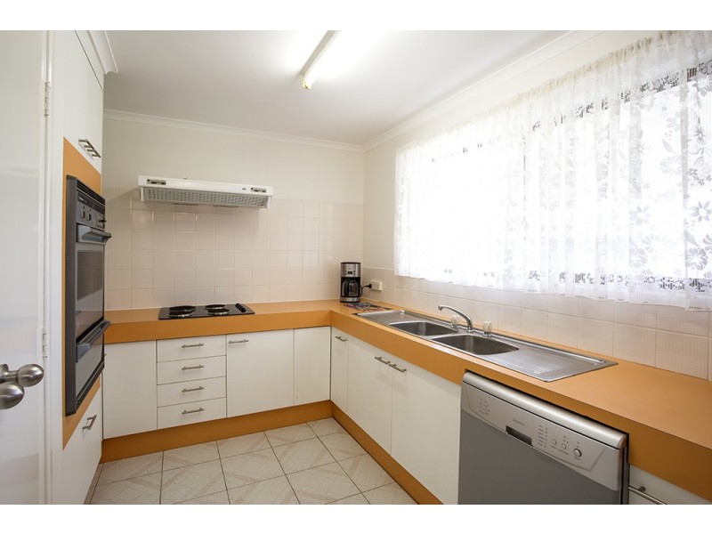 39 Wave Street, Burnett Heads QLD 4670