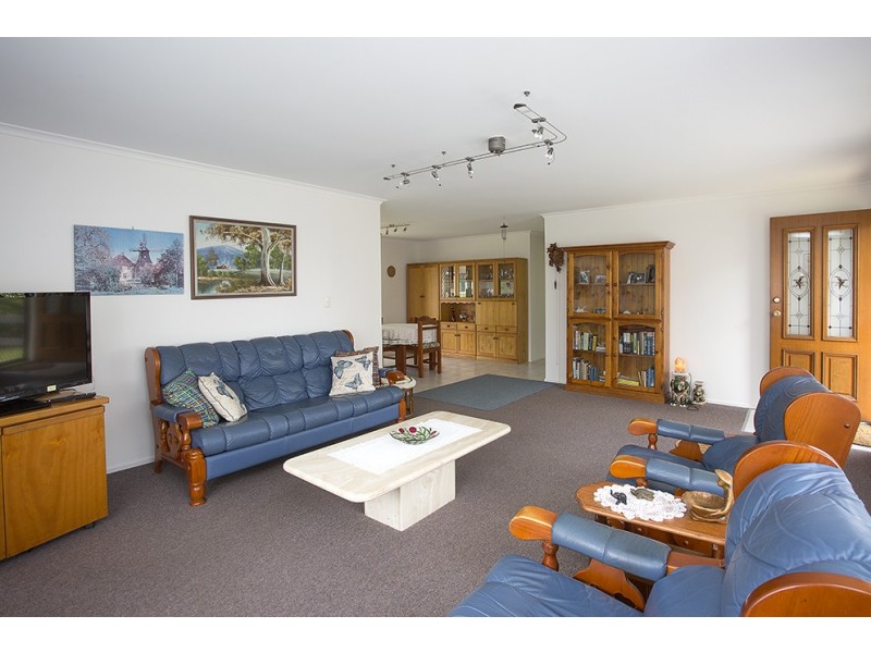 39 Wave Street, Burnett Heads QLD 4670
