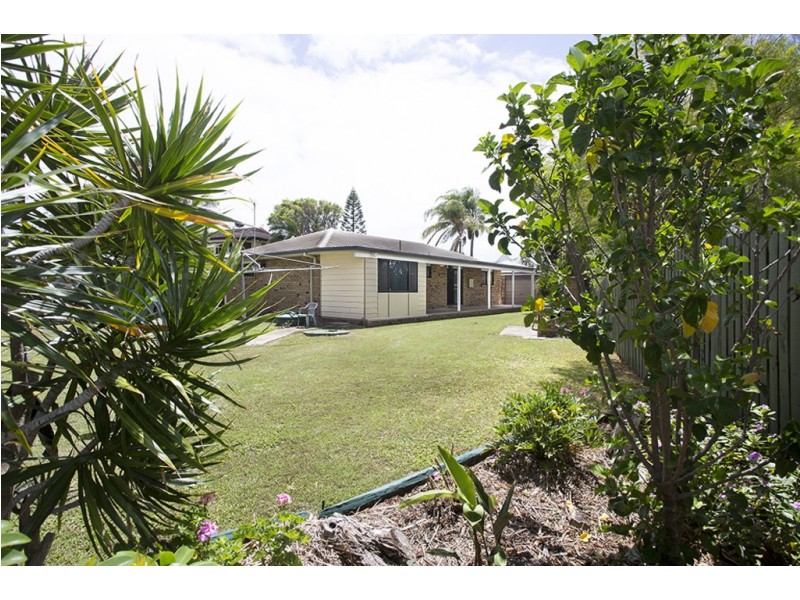 39 Wave Street, Burnett Heads QLD 4670