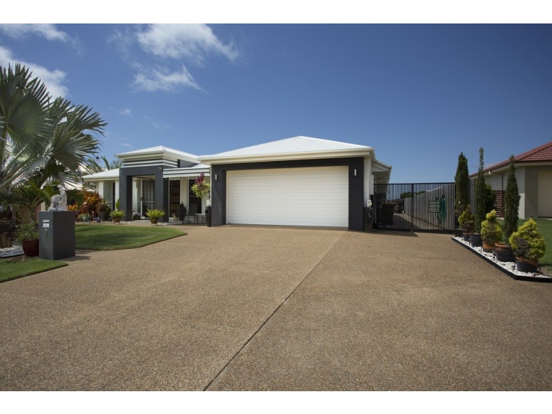 7 Hillcrest Court, Bargara QLD 4670