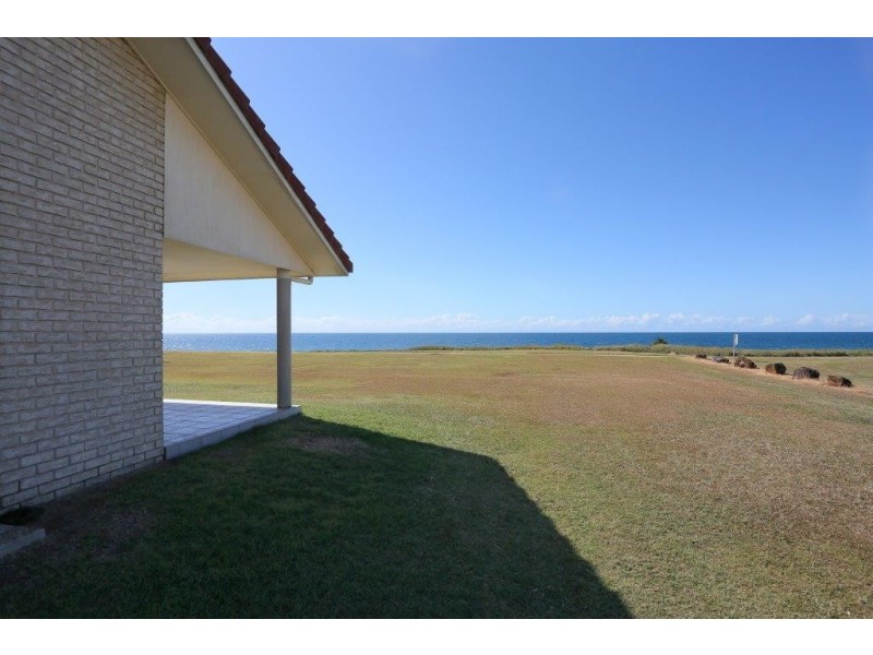 2 Sea Esplanade, Elliott Heads QLD 4670