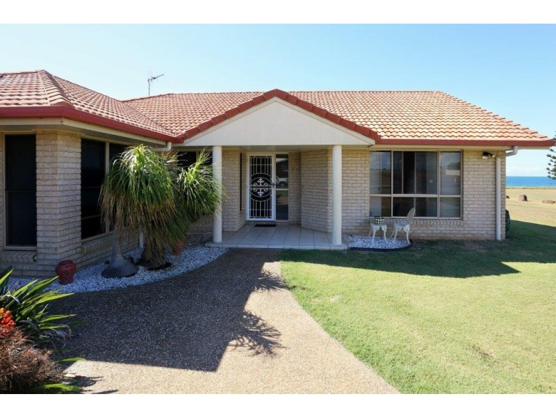 2 Sea Esplanade, Elliott Heads QLD 4670