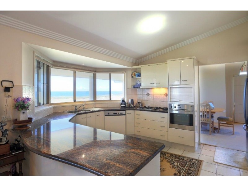 2 Sea Esplanade, Elliott Heads QLD 4670