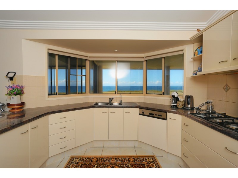 2 Sea Esplanade, Elliott Heads QLD 4670