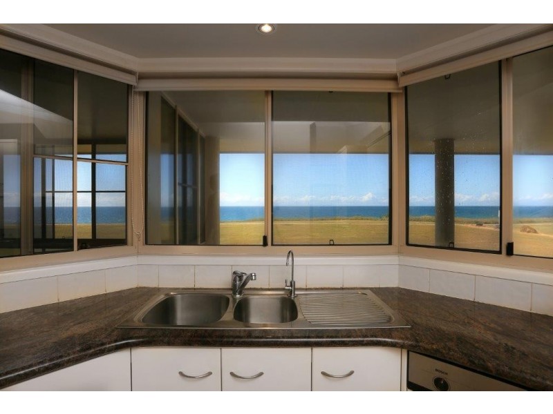 2 Sea Esplanade, Elliott Heads QLD 4670