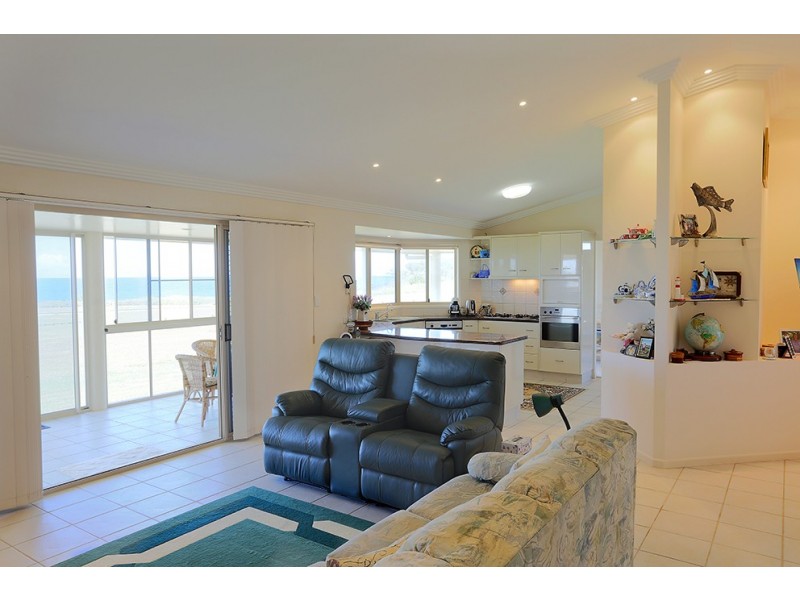 2 Sea Esplanade, Elliott Heads QLD 4670