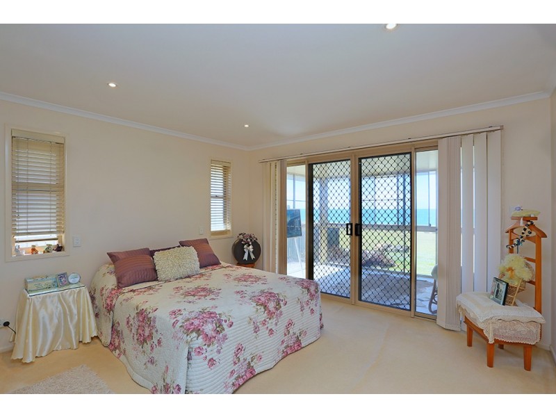2 Sea Esplanade, Elliott Heads QLD 4670