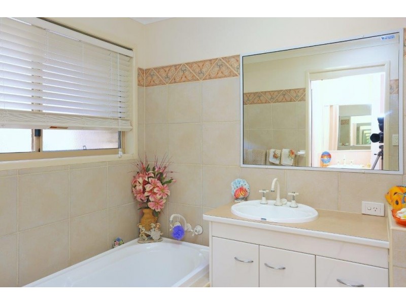 2 Sea Esplanade, Elliott Heads QLD 4670