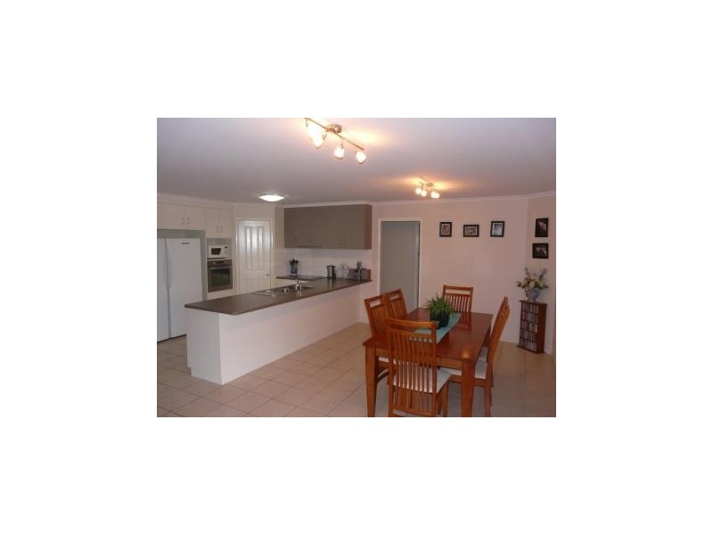 24 Tennyson Ct, Westbrook QLD 4350