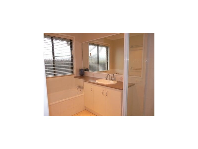 24 Tennyson Ct, Westbrook QLD 4350
