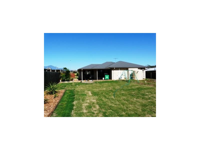 24 Tennyson Ct, Westbrook QLD 4350