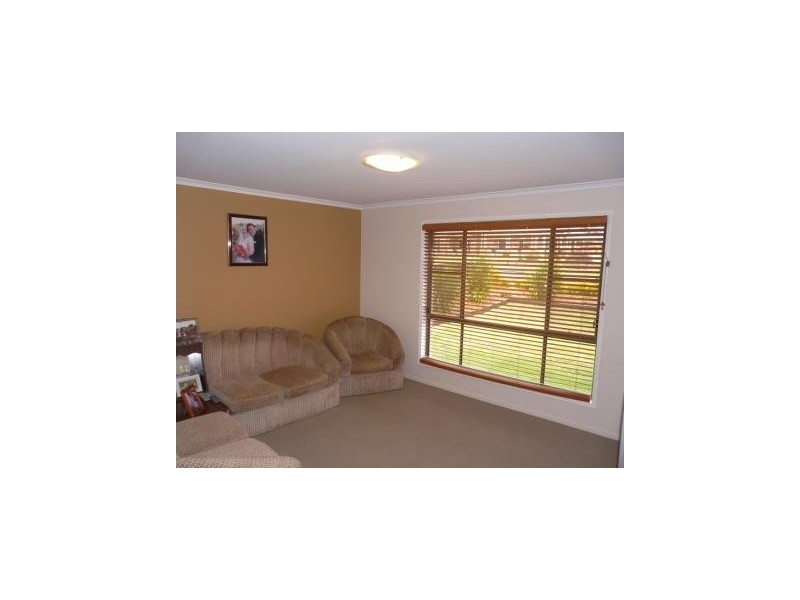 24 Tennyson Ct, Westbrook QLD 4350