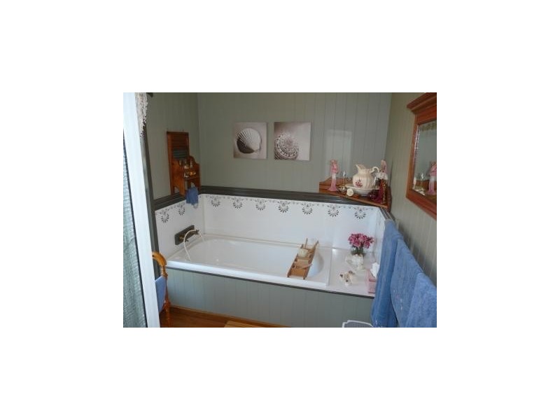 13 Woden Street, Murphys Creek QLD 4352