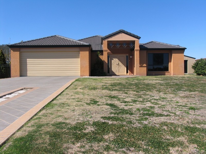17 Kirralee Crt, Westbrook QLD 4350