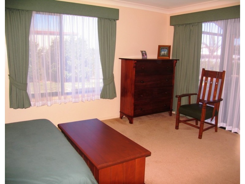 17 Kirralee Crt, Westbrook QLD 4350