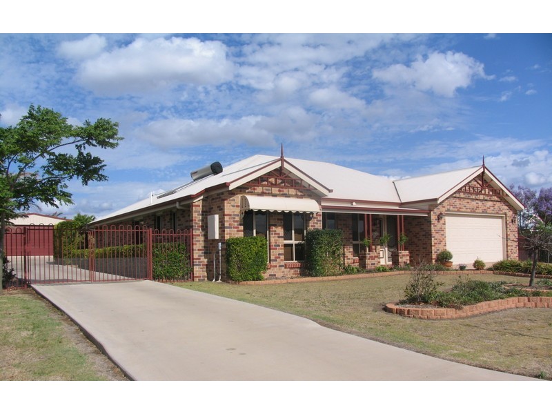 15 Kirralee Crt, Westbrook QLD 4350