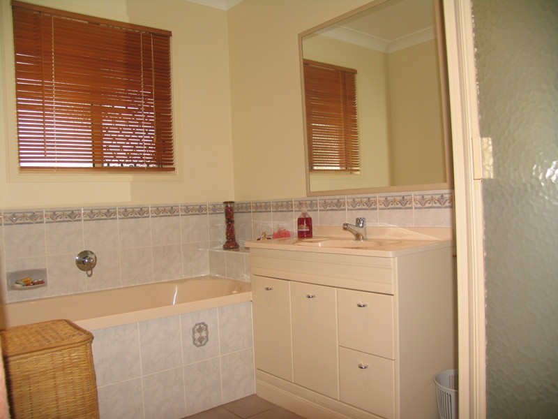 15 Kirralee Crt, Westbrook QLD 4350