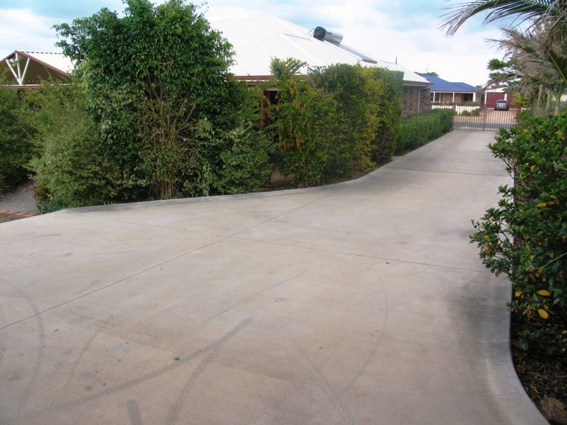 15 Kirralee Crt, Westbrook QLD 4350