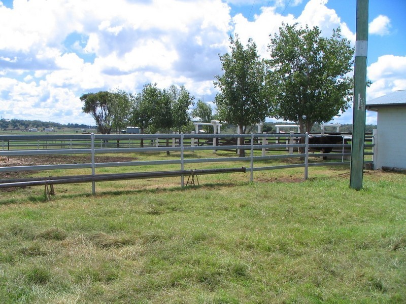 11985 Warrego Highway, Oakey QLD 4401
