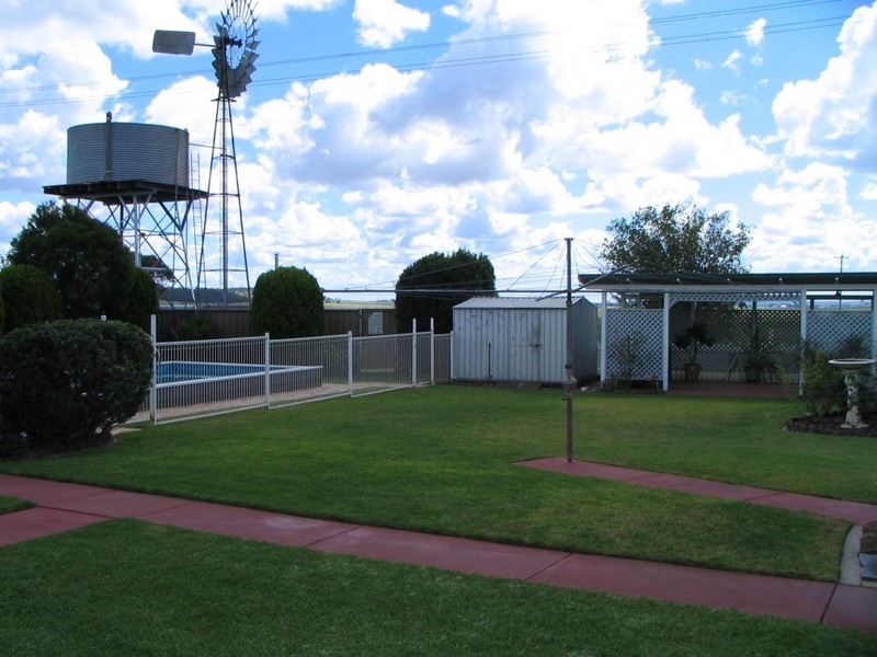 11985 Warrego Highway, Oakey QLD 4401