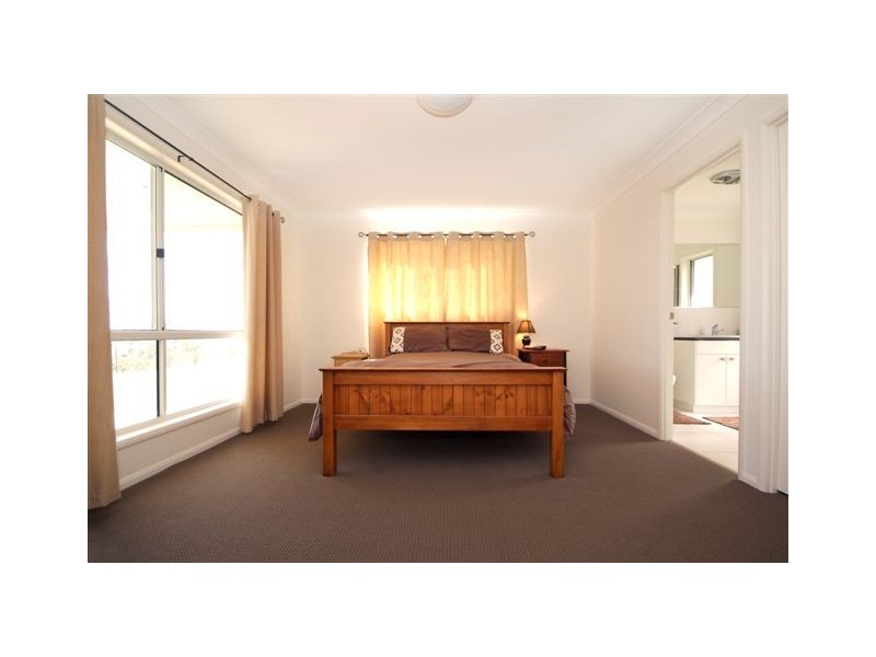 2 HAMILTON DRIVE, VALE VIEW, Toowoomba QLD 4350