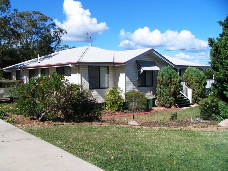 8 STARK DRIVE, VALE VIEW, Toowoomba QLD 4350