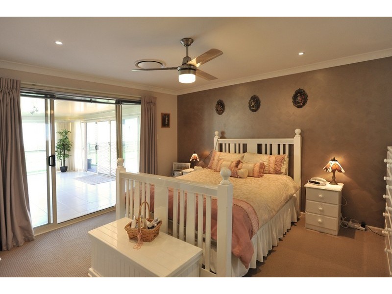 1 Schaefer Crt, Westbrook QLD 4350