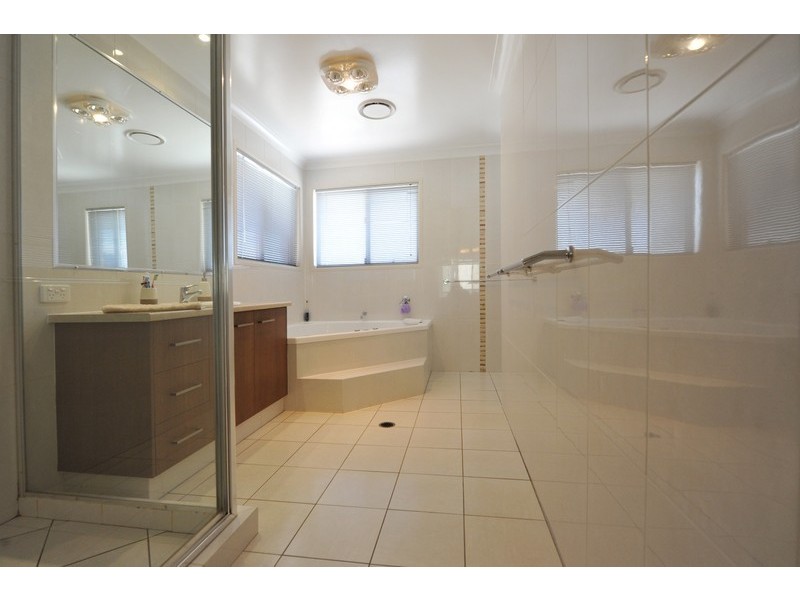 1 Schaefer Crt, Westbrook QLD 4350