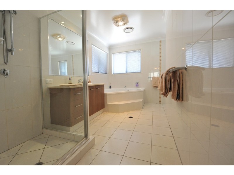 1 Schaefer Crt, Westbrook QLD 4350