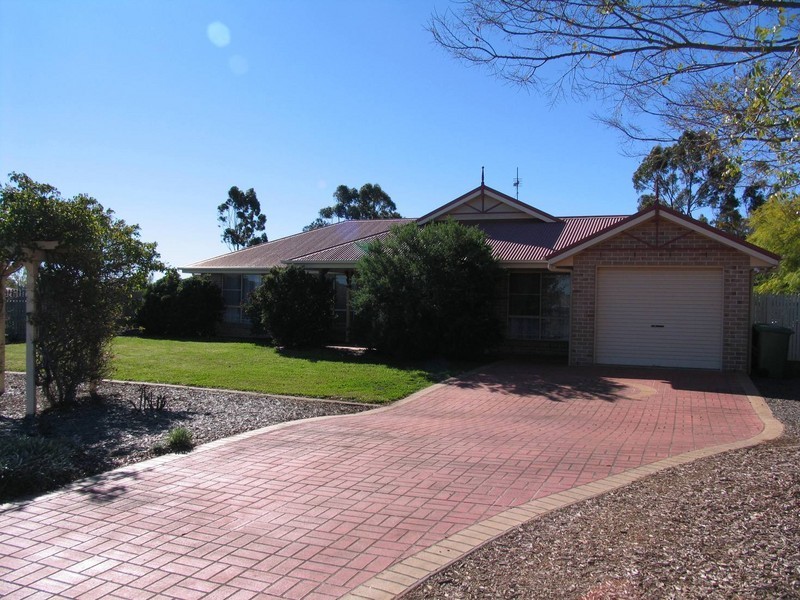 52 Westfield Dr, Westbrook QLD 4350